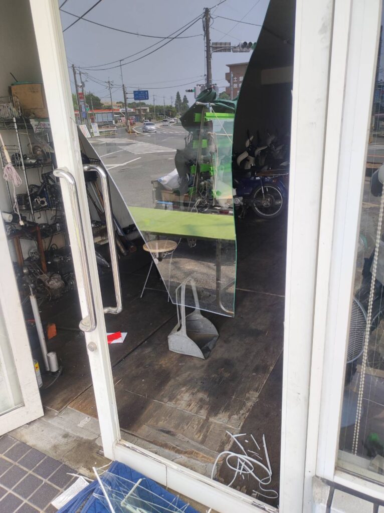 透明ガラス割れ